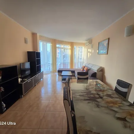מלון דירות Plaza 4*
