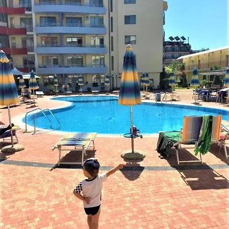 Plaza Aparthotel 4*