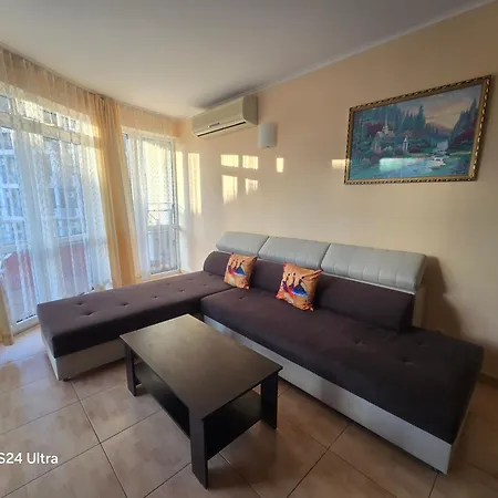 Plaza Aparthotel 4*
