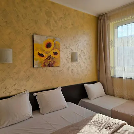 Plaza Aparthotel 4*